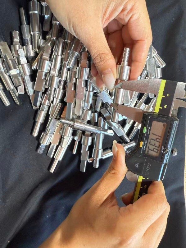 Tuoyuan Metal ดำเนินการตรวจสอบคุณภาพสำหรับผลิตภัณฑ์ชิ้นส่วนยานยนต์